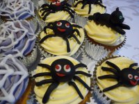 halloween cupcakes spiders - 1.JPG